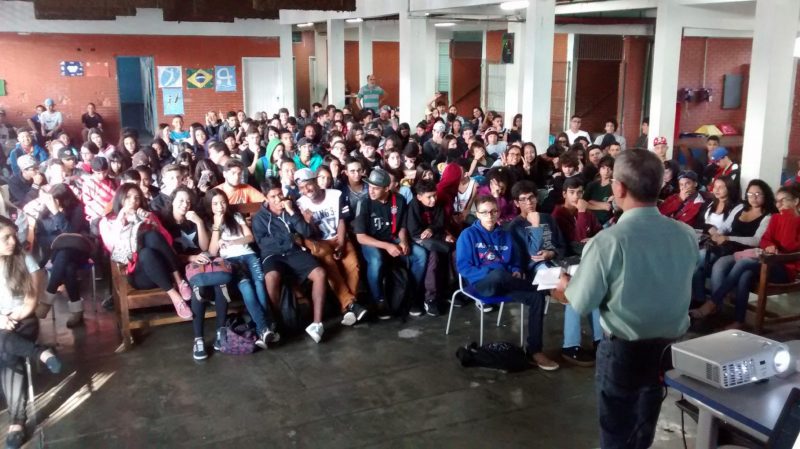 Palestra sobre Dependencia Quimica - Escola Comendador Miguel Maluhy